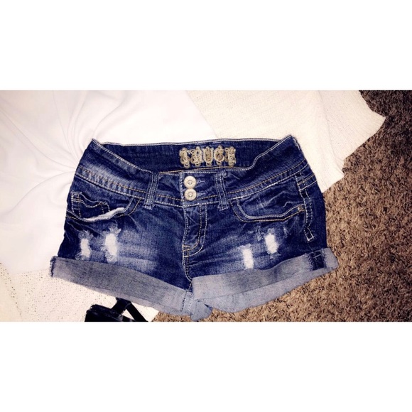 Shorts - Picture 2 of 4